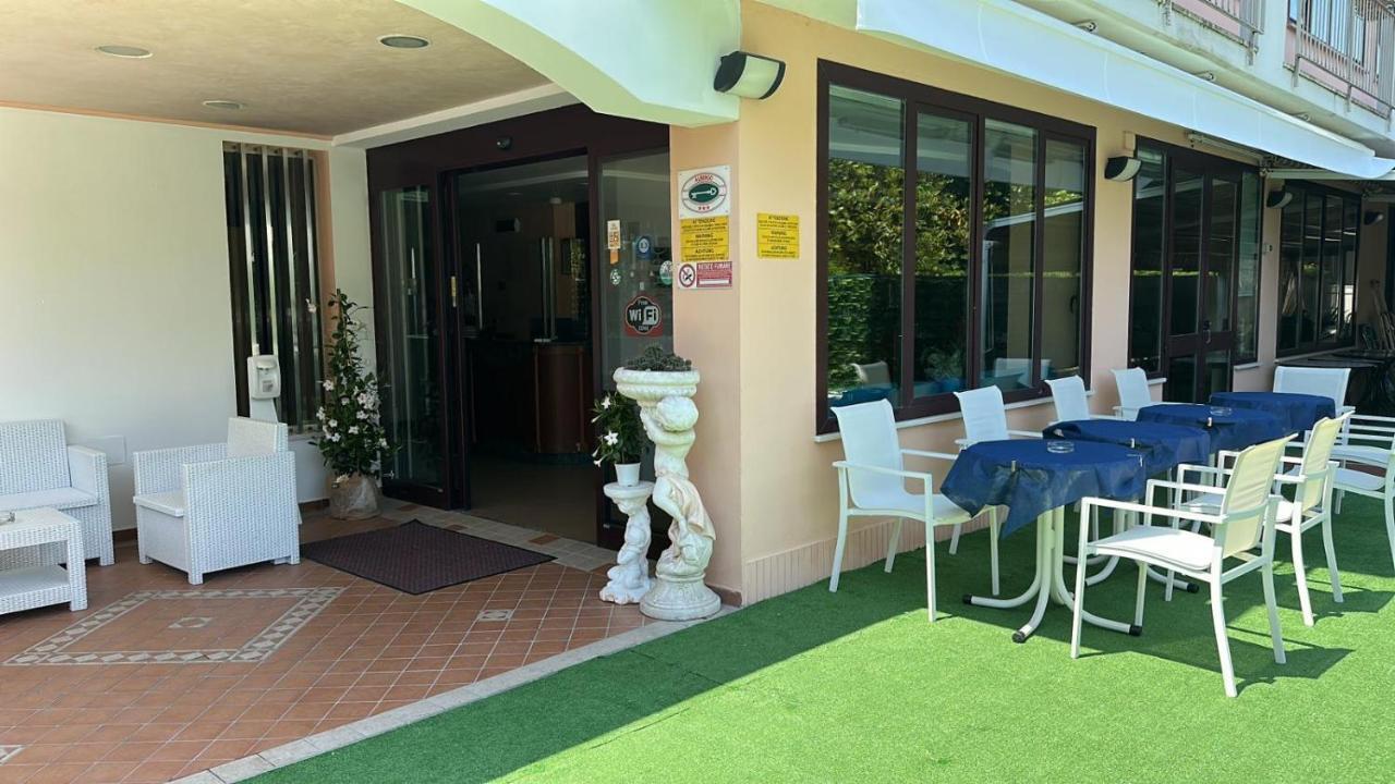Hotel Bel Sogno Rímini Exterior foto
